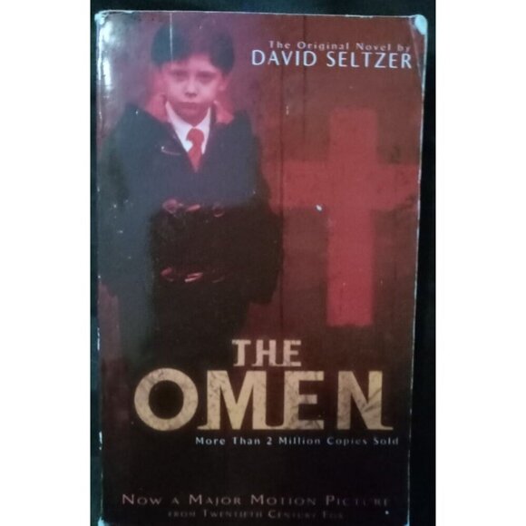 The Omen by David Seltzer – Horror Classic – Paperback - Picture 1 of 4